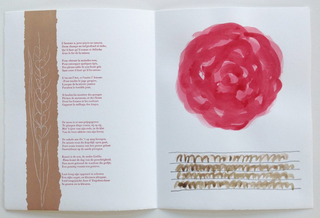 Boek met een gedicht van Baudelaire en een tekening van een rode roos