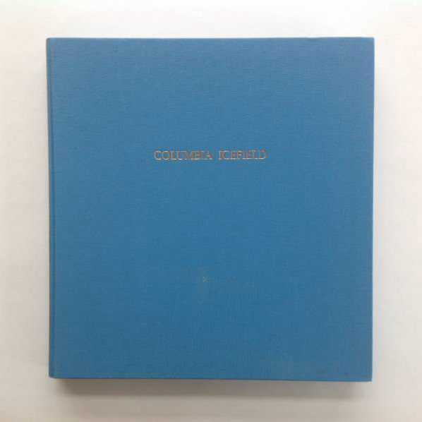 Blauwe kaft met titel Columbia Icefield
