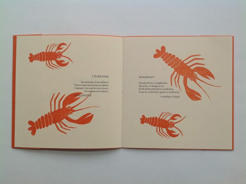 twee pagina's met gedichten en tekeningen van kreeften